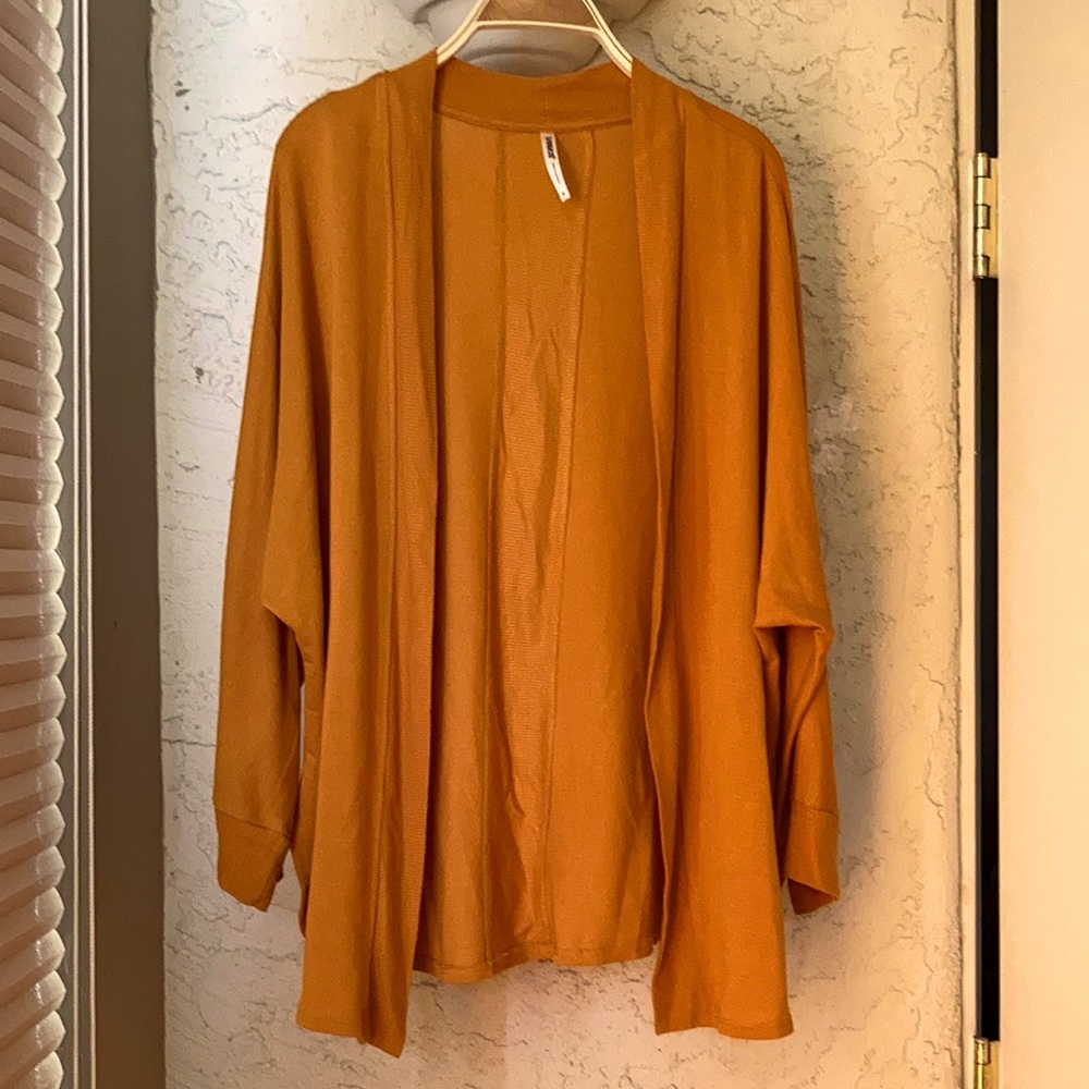 Tresics cardigan with scalloped back and detailing down the back as well,
